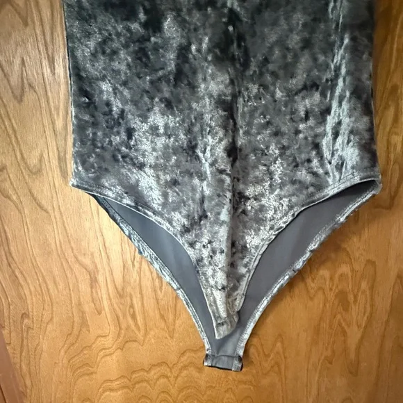 Fashion Nova Gray/Silver Velvet Bodysuit - Picture 4 of 4